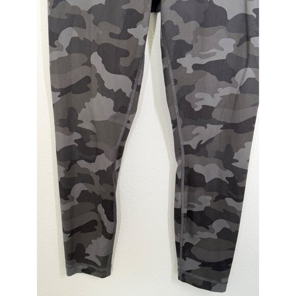 Yogalicious Lux Women's Gray Camouflage Print Leggings M 7/8 ankle Gym Yoga EUC - Picture 4 of 12
